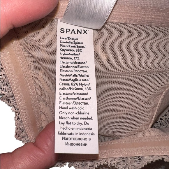 NWT SPANX Lace Undetectable Better Bandeau Strapless Bra in Creme Blush Large - Picture 3 of 6